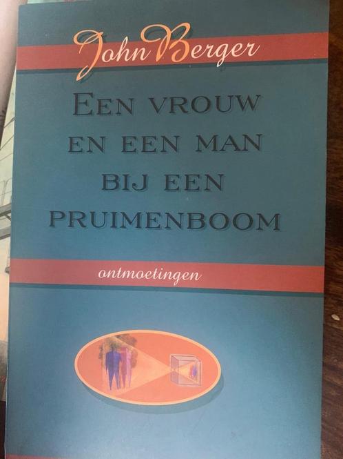 Een vrouw en een man bij een pruimenboom 9789023438175, Boeken, Romans, Zo goed als nieuw, Verzenden