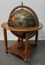 Mappamondo bar vintage in legno tornito – con vano