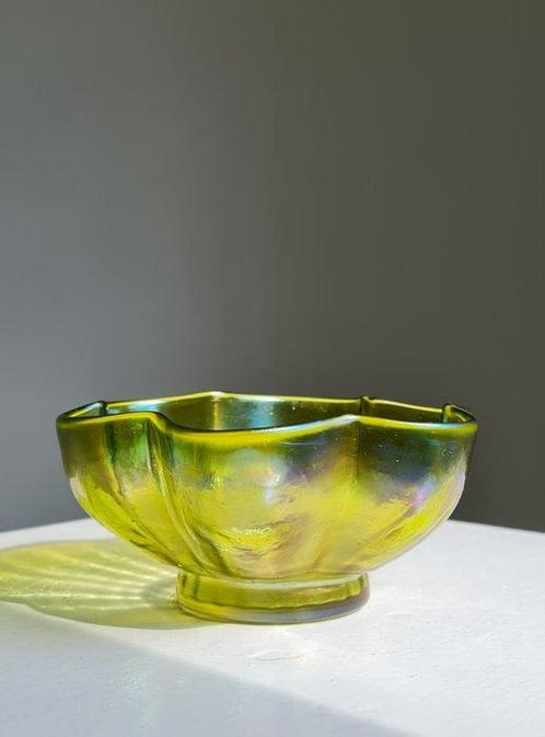 Loetz - Kom - Rare Antique Art Nouveau Czech Loetz Glass, Antiek en Kunst, Antiek | Glas en Kristal