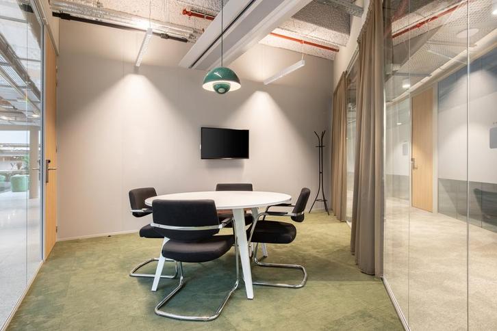 Volledige toegang tot coworkingruimte in TOO Journey Offices, Zakelijke goederen, Bedrijfs Onroerend goed