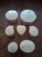 7 zilveren doosjes met bloem motieven - Zilver - India - 20e, Antiek en Kunst
