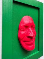 Gregos (1972) - Small red smile on green background-green