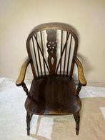 Fauteuil - Windsor Fauteuil met Gesneden Details en Gebogen