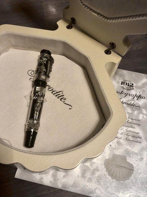 Montegrappa - Afrodite by Montegrappa - Vulpen, Verzamelen, Pennenverzamelingen