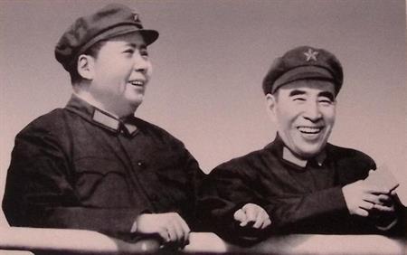 Mao Tse-Tung en Lin Piao lachen (lijst optie), Verzamelen, Militaria | Tweede Wereldoorlog, Verzenden