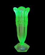 Vaas -  art deco floraal decor  - Uraniumglas, Antiek en Kunst, Antiek | Glas en Kristal