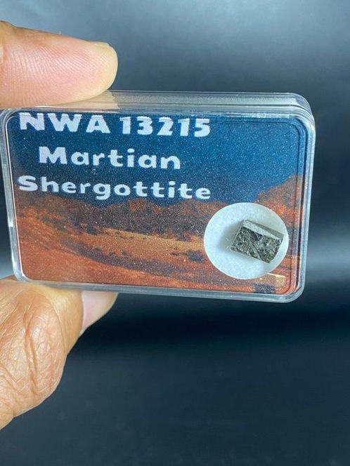 Shergottiet Marsiaans met verse fusiekruste! Nwa 13215 - 0.5, Verzamelen, Mineralen en Fossielen