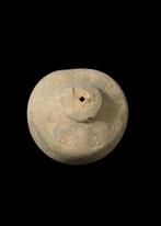 Byzantijns Keramiek Handgranaat met gegraveerde versiering