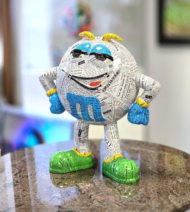 Patryk Konrad - M&Ms Vogue resin sculpture - limited, Antiek en Kunst, Kunst | Designobjecten