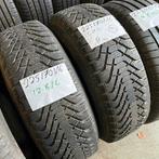 2 x Goodyear UltraGrip 225-70-16 4 Seizoenbanden 8mm, Auto-onderdelen, Banden en Velgen, Gebruikt, 16 inch, Ophalen of Verzenden