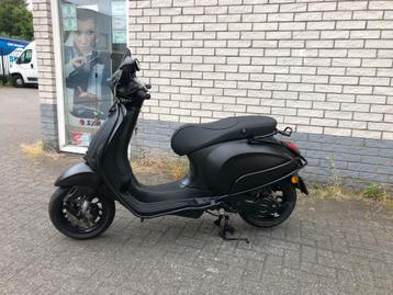 MOOIE VESPA SPRINT S 45KM BROM MAT BLACK 2900KM BJ2019 beschikbaar voor biedingen