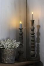 Hoge baluster kandelaar houtsnijwerk Dustin 68 cm, Huis en Inrichting, Woonaccessoires | Kandelaars en Kaarsen, Ophalen of Verzenden