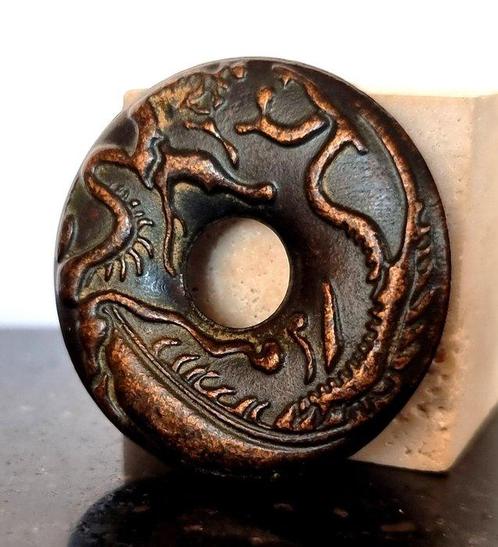 Amulet - Goddelijke schepsel - Symbool van de heersers -, Antiek en Kunst, Antiek | Boeken en Bijbels