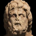 Oud-Grieks Marmer Monumentale kop van de god Sabazios. 43,5