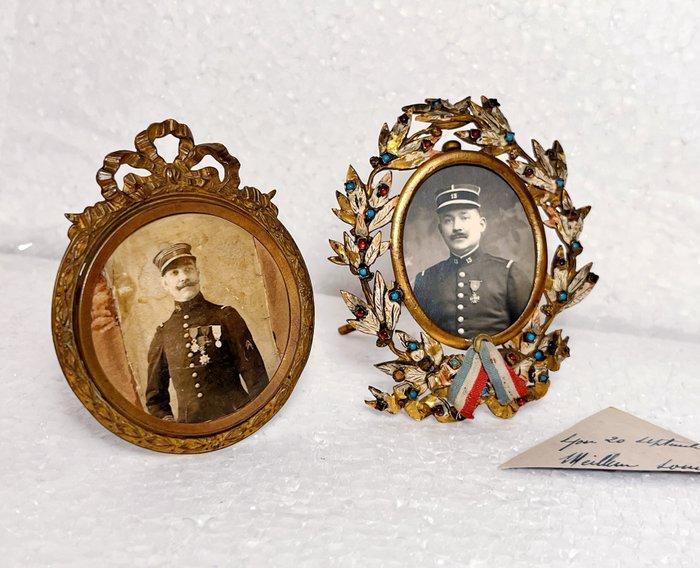 Fotolijst (2)- Kader met militaire lauwerkrans - Brons -, Antiek en Kunst, Curiosa en Brocante