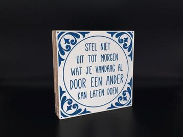 Tekstblok stel niet uit tot morgen wit (delfts blauw) beschikbaar voor biedingen