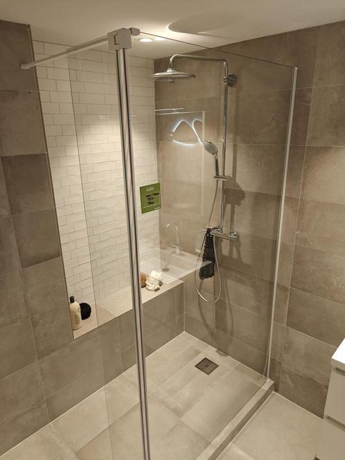 Showmodel inloopdouche met beweegbaar zijdeel - 0025, Doe-het-zelf en Verbouw, Sanitair, Douche, Nieuw, Glas, Ophalen