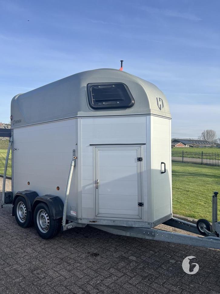 Oerdegelijke Henra 2 paards! Met Zadelkamer!, Dieren en Toebehoren, Paarden en Pony's | Trailers en Aanhangwagens, Zo goed als nieuw