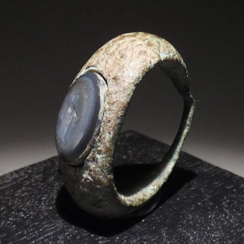 Oud-Romeins Brons, Nichollo Ring met intaglio. Zeer mooi., Verzamelen, Mineralen en Fossielen