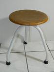 Kruk (1) - Bauhaus - staal, hout