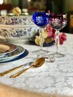 Damast tafelkleed in wit voor ruime tafels, met