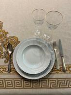 Luxe tafelkleed voor grote diners. Witte en gouden