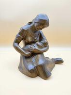 Imperial Amphora - sculptuur, Imperial Amphora – Mother and