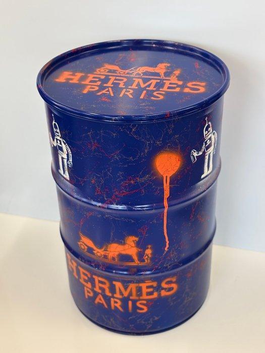 Rob VanMore - Vandalism at Hermes Barrel, Antiek en Kunst, Kunst | Designobjecten