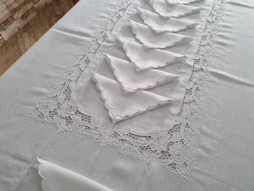 Tafelkleed - 270 cm - 175 cm - handgeborduurd tafelkleed, Antiek en Kunst, Antiek | Kleden en Textiel