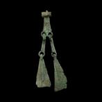 Viking periode Brons Amulet with Two Duck Feet - 67 mm, Antiek en Kunst