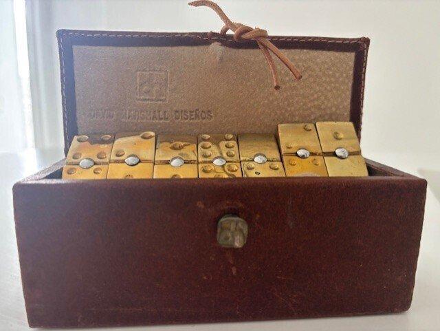 David Marshall - sculptuur, Juego de dominó - 16 cm -, Antiek en Kunst, Curiosa en Brocante