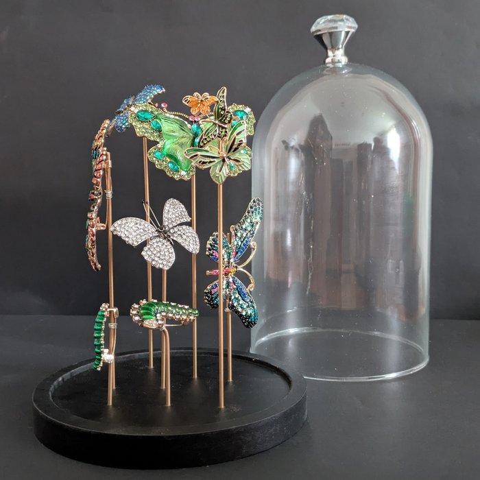 Themacollectie - Verzameling vlinderbroches in een glazen, Antiek en Kunst, Curiosa en Brocante