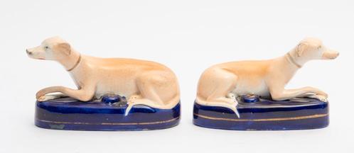 2x beeldje hond Staffordshire aardewerk, Verzamelen, Beelden en Beeldjes, Gebruikt, Ophalen