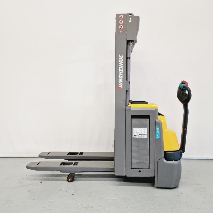 2020 - jungheinrich ejc 216z - stapelaar- dubbele heffing, Zakelijke goederen, Machines en Bouw | Heftrucks en Intern transport