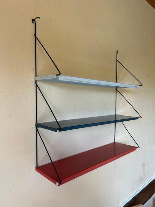 Étagère - Staal - Tornado-stijl plank, Antiek en Kunst, Kunst | Designobjecten