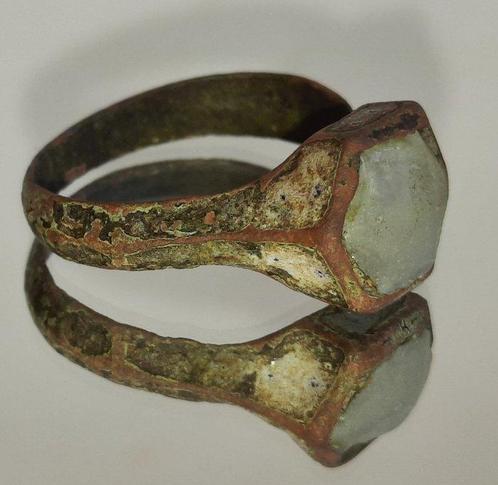 Middeleeuws Bronzen ring met inzet. Goede staat. (Zonder, Sieraden, Tassen en Uiterlijk, Antieke sieraden