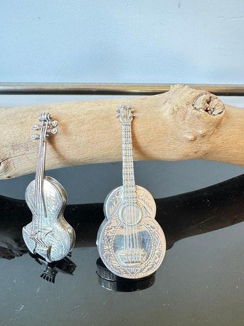 Pillendoosje (2) - Gitaar & Viool - .925 zilver, Antiek en Kunst, Antiek | Goud en Zilver