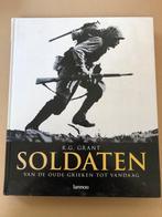 Soldaten in de loop der Eeuwen - o.a. Uniformen en Wapens, Verzamelen, Ophalen of Verzenden, Boek of Tijdschrift