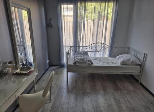 Studio te huur in Vlaardingen - 120 m² - 2 kamer(s) - 2, Huizen en Kamers, Kamers te huur, Overige regio's