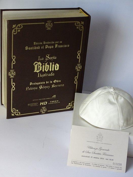 Rare and exclusive Bible blessed by Pope Francis in 2016, Antiek en Kunst, Antiek | Boeken en Bijbels