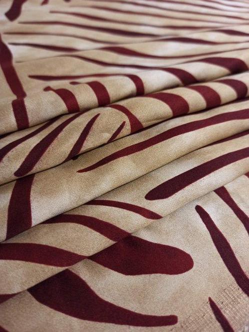 800 x 150 cm - Elegante rasatello italiano - Textiel - 800, Antiek en Kunst, Antiek | Kleden en Textiel
