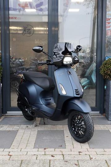 Vespa Sprint E4 45k/h Custom Opaco Blue met black pakket beschikbaar voor biedingen