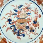 Antieke Chinese vergulde Imari-schotel met bloemenmand en, Antiek en Kunst