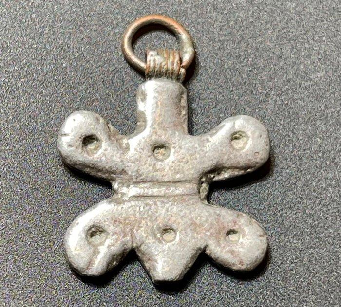 Oud-Romeins Zilver Mooi gestileerde amulet hanger van, Antiek en Kunst, Antiek | Overige Antiek