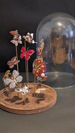 Themacollectie - Verzameling insectenbroches in een glazen, Antiek en Kunst