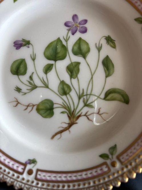 Royal Copenhagen - Bord - Porselein - Flora Danica, Antiek en Kunst, Antiek | Meubels | Tafels