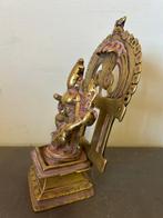 Mahishasuramardini in brons gegoten uit was en gegraveerd -