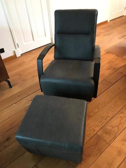 Leren draaifauteuil met hoge rug en stervoet - met hocker -, Huis en Inrichting, Fauteuils, 50 tot 75 cm, 75 tot 100 cm, Nieuw