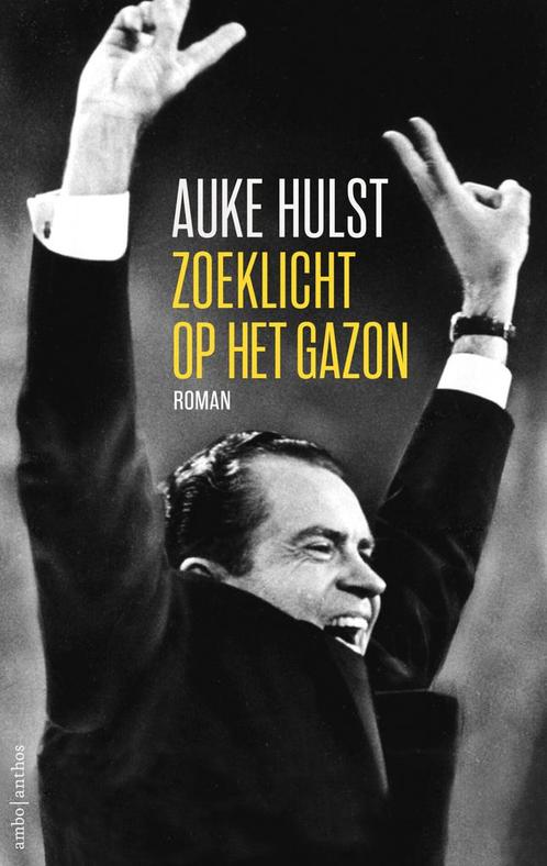 Zoeklicht op het gazon (9789026333491, Auke Hulst), Boeken, Romans, Nieuw, Verzenden