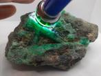 Emerald Crystal in Matrix - Vol met kristal- 455 g